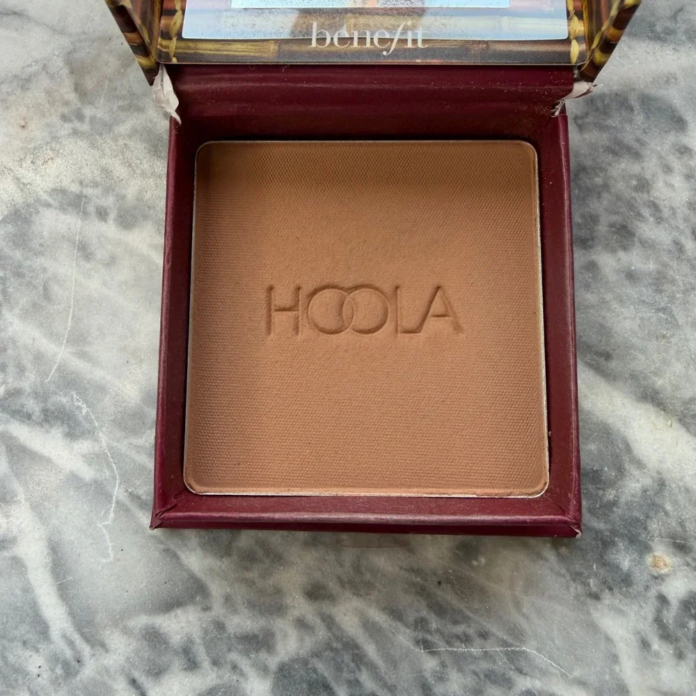 Benefit Hoola or Caramel Matte Bronzer